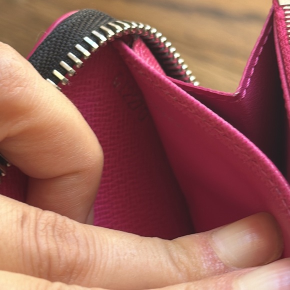 Louis Vuitton Black Epi Leather Zippy Wallet (Authentic Pre-Owned) - Picture 7 of 10